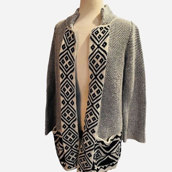 Old Navy Cardigan Black & White Sweater knit Size SP - Picture 5 of 7